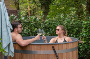 Wild Flower luxe chalet met Hot Tub en prachtige tuin en overkapping